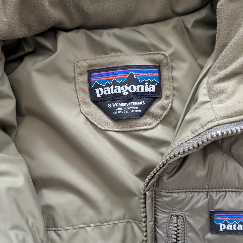 Patagonia Women's Parka - Picture 3 of 7
